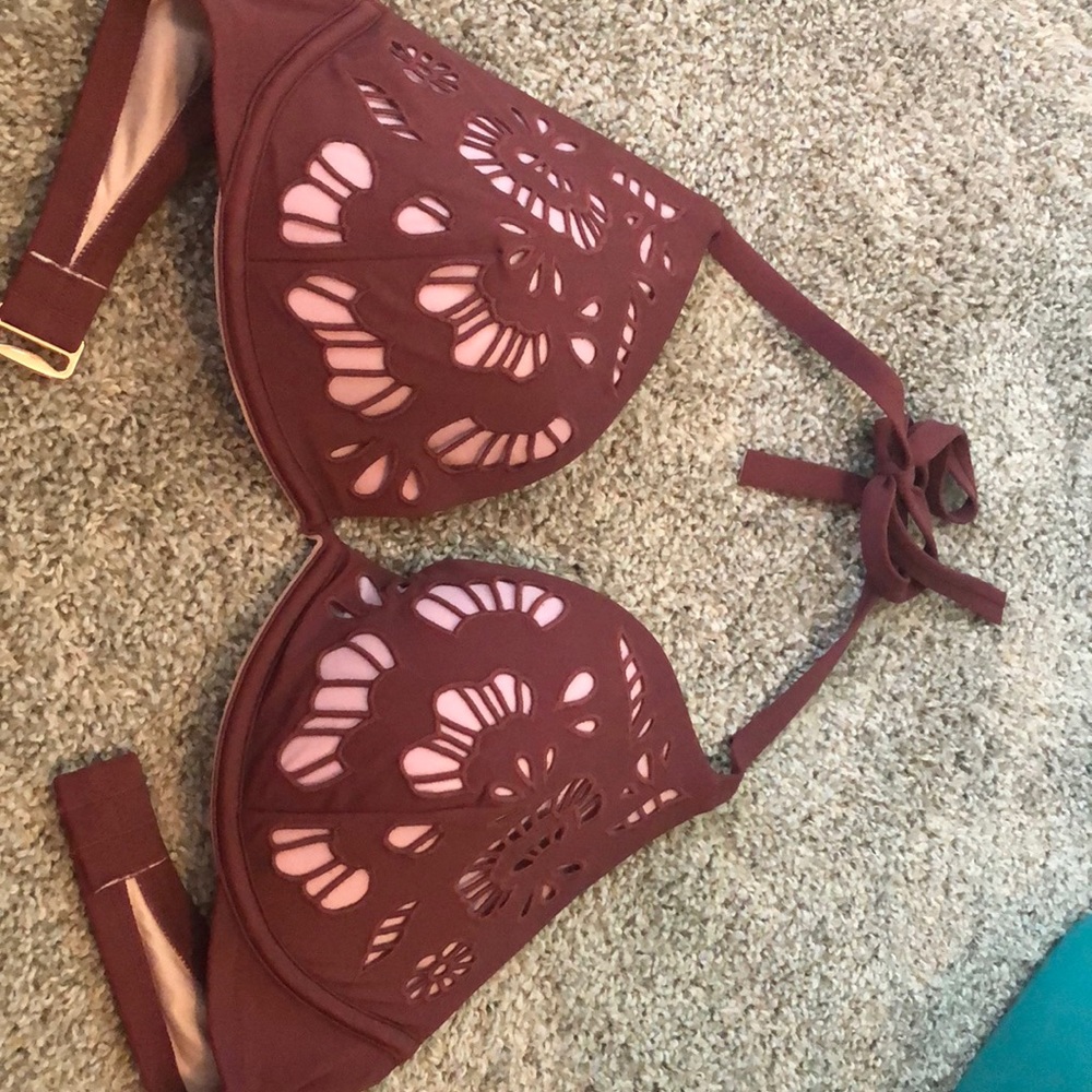 Women’s bathing suit top